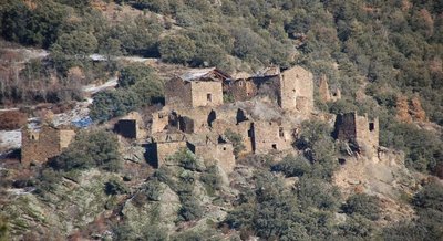 "Comprar pueblos abandonados en España para revivir zonas rurales, una tendencia que gana fuerza"