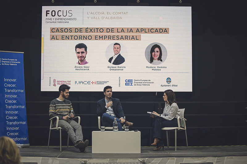 Mesa sobre IA en la empresa con lvaro Sez de HechicerIA y Quique Garca de Deepsense