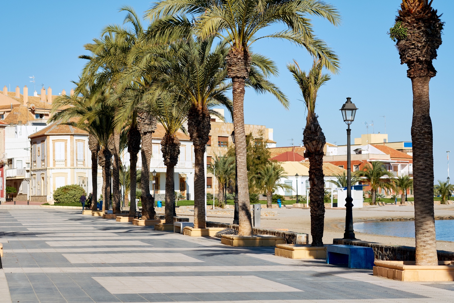 Vivienda joven en Los Alcázares: guía para encontrar tu primer hogar con una inmobiliaria Los Alcázares