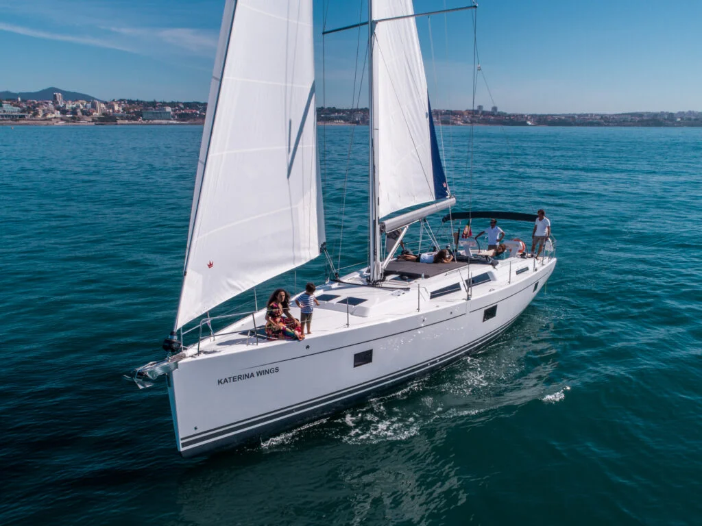 A Toda Vela Charter