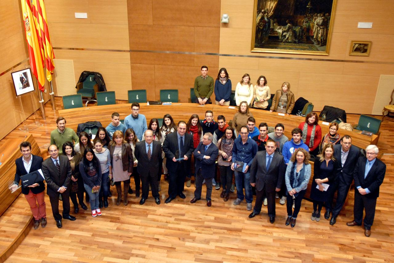 Foto familia entrega premios Emprendeplus Diptación
