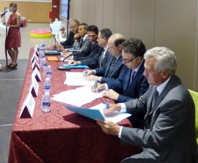 Durante la firma del convenio