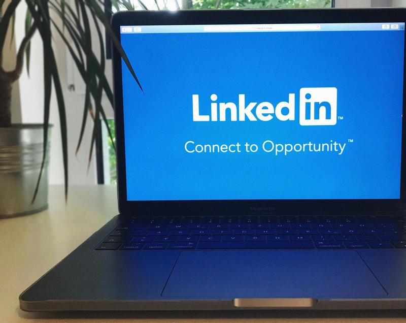 Linkedin denunciada por facilitar informacin de usuarios para entrenar modelos de IA